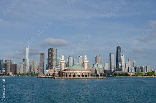Illinois, Chicago, Lake Michigan view of the Chicago city skyline and Navy Pier. © Cindy Miller Hopkins/Danita Delimont