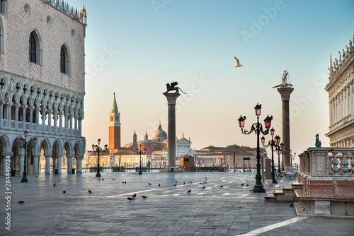Fototapeta Naklejka Na Ścianę i Meble -  St Mark's Square At Venice, Italy