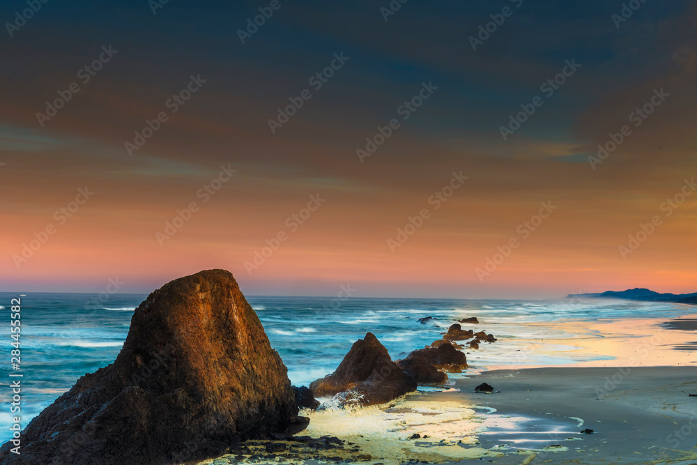 USA, Oregon, Yachats Beach. Shoreline sea stacks and seascape. Credit as: Jay O'Brien / Jaynes Gallery / DanitaDelimont.com