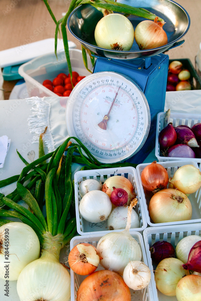 Fototapeta premium Onions being sold at a farmers market, Santa Fe, New Mexico, USA.