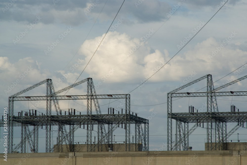 US: Oregon, Columbia River Basin, McNary Dam, power transmission lines US: Oregon, Columbia River Basin, McNary Dam, power transmission lines