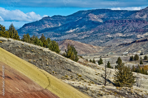 Painted Cove Trail, Painted Hills, John Day Fossil Beds, Mitchell, Oregon, USA.