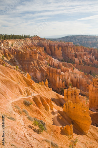 UT, Bryce Canyon National Park, Bryce Amphitheater and Navajo Loop trail, hikers climbing to Sunset Point