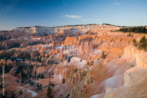UT, Bryce Canyon National Park, Bryce Amphitheater, view from Sunrise Point, at sunrise