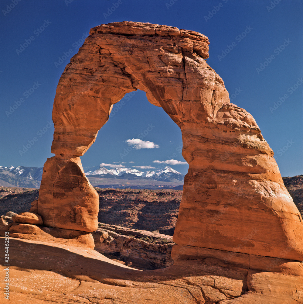 USA, Utah, Arches NP. Delicate Arch at Arches National Park in Utah, is the most famous of the over 2,000 sandstone arches located there.