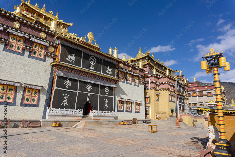The Tibet Traditional Architecture Characteristics of Songzanlin Monastery is the largest Tibetan Buddhism monastery in Zhongdian or Shangri la, Yunnan. Inspired to Built in the style of Potala Palace