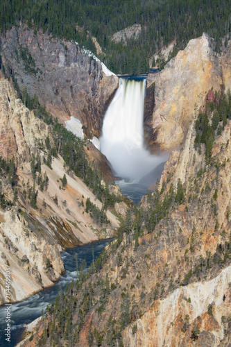 WY, Yellowstone National Park, Lower Yellowstone Falls, Grand Canyon of the Yellowstone, from Artists Point