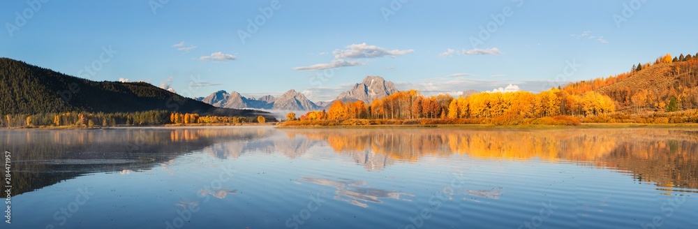 Sunrise at Oxbow Bend in fall, Grand Teton National Park, Wyoming