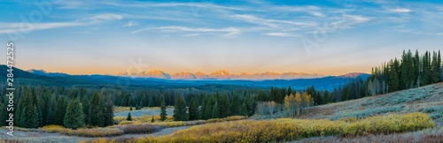 Fototapeta Naklejka Na Ścianę i Meble -  View of the Grand Teton Mountains from Togwotee Pass Overlook, Wyoming