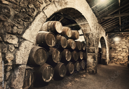 Fotografie Old wooden barrels in wine cellar