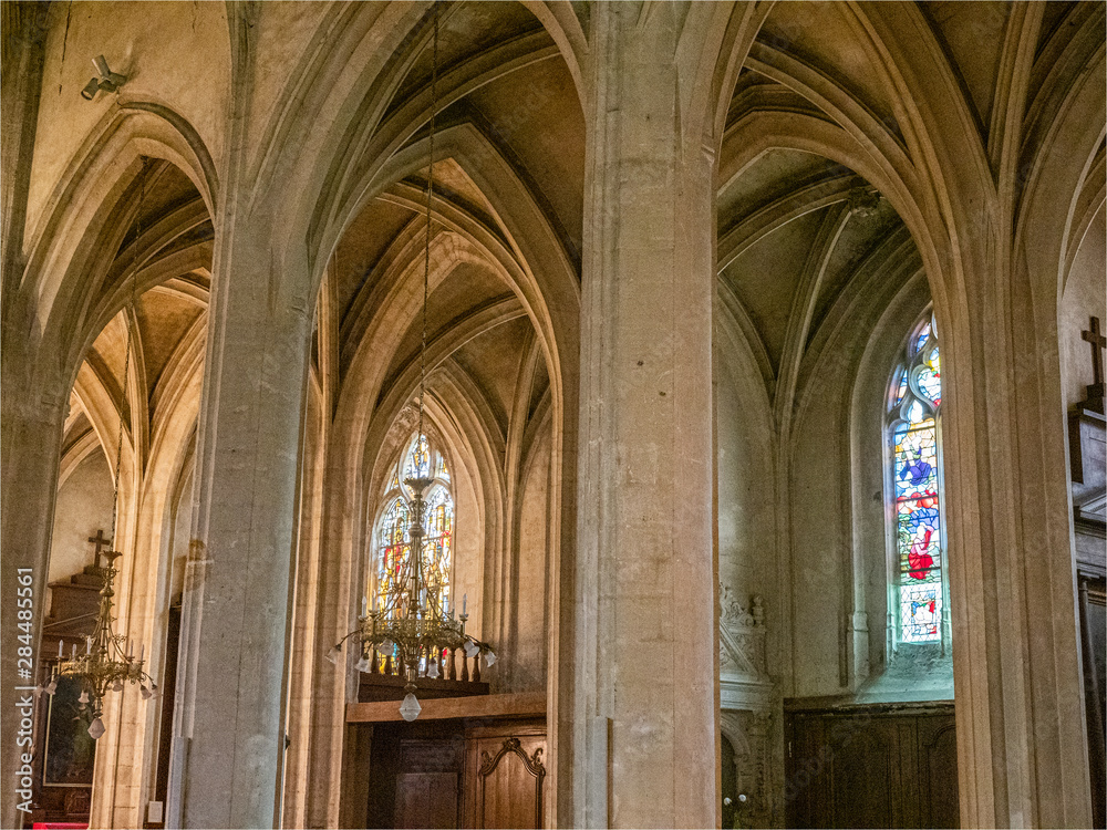 voûtes gothiques de la cathédrale de Mortagne-au-Perche dans l'Orne en France