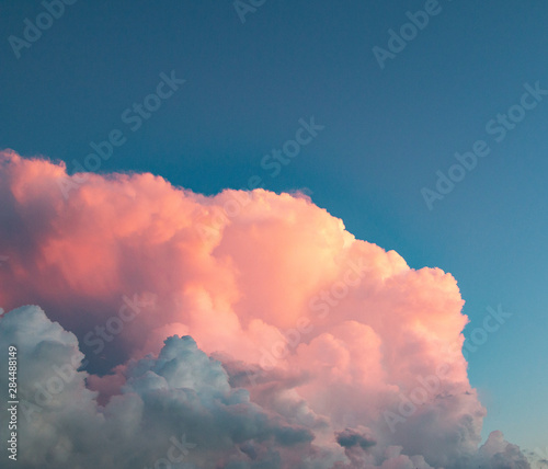 Fototapeta Naklejka Na Ścianę i Meble -  pink clouds at sunset against a blue sky