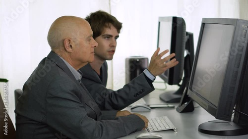 Wallpaper Mural Office Worker Sharing Ideas With Colleague on Computer Torontodigital.ca