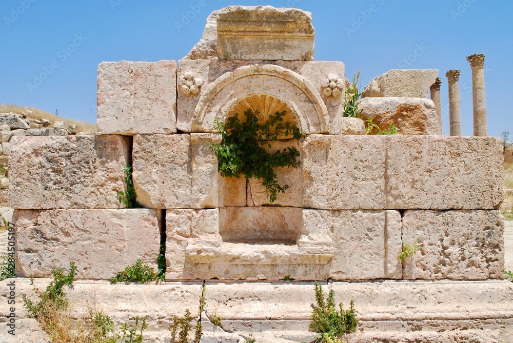 statue niche Jerash