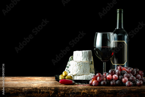 Fototapeta Naklejka Na Ścianę i Meble -  wine and tasty chees on wooden desk