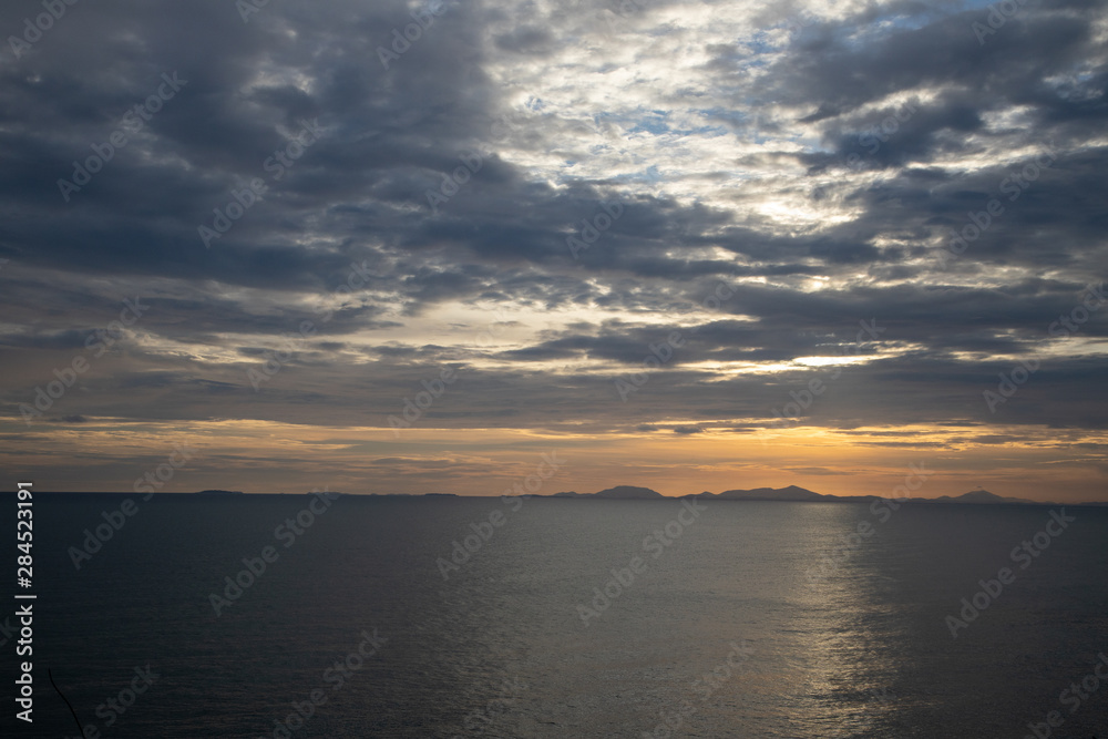 Obraz premium Sunset sea and mountain