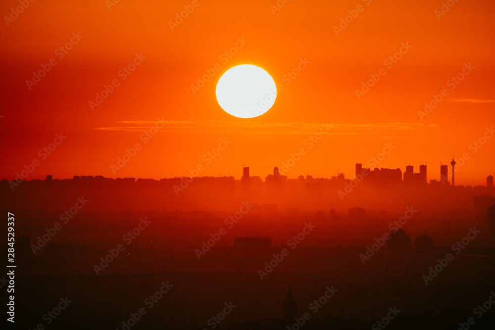 Obraz premium sunset over the city