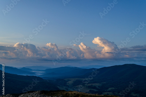 Fototapeta Naklejka Na Ścianę i Meble -  Mgły z połoniny Bieszczady