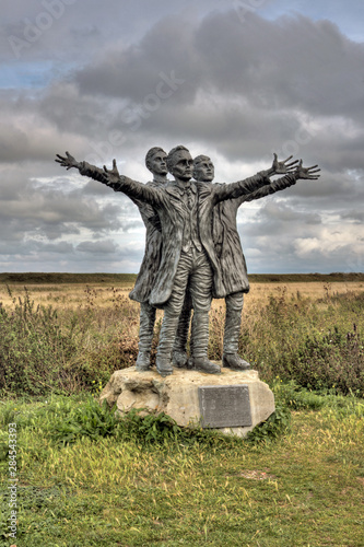 Statue of the Short Brothers