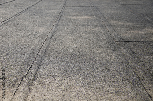 Flat roof covered with bitumen sheets