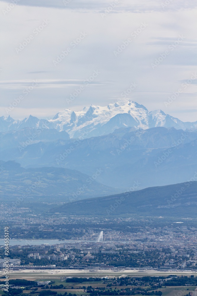 Geneva und Alpen