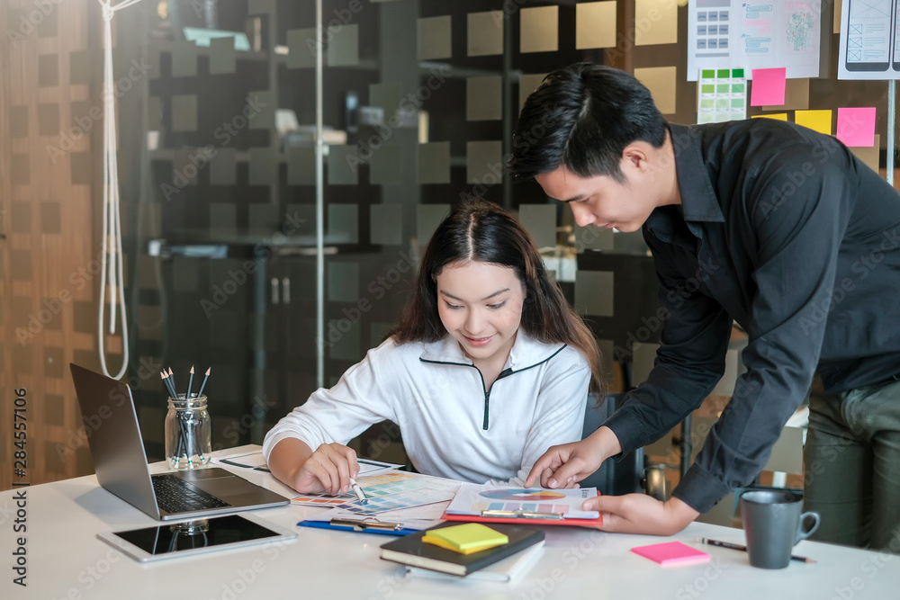 Designer team creative idea website designer Draw outline and develop applications on smartphone. Designer team creative idea website designer Draw outline and develop applications on smartphone.