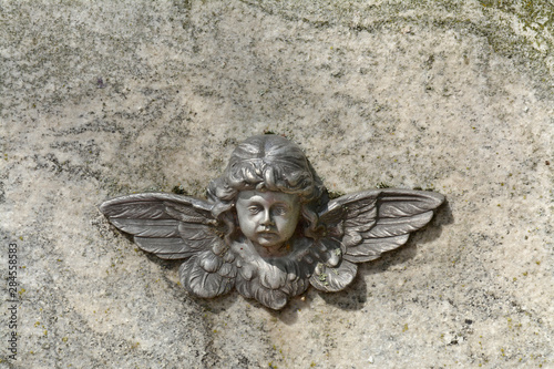 friedhofsengelchen an grabstein