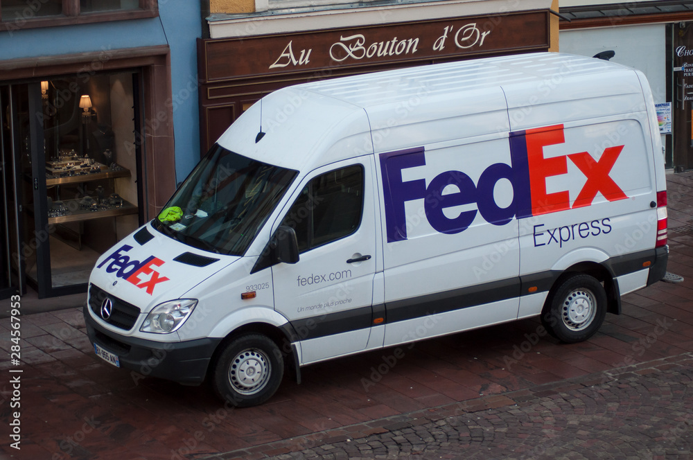 2000 FEDEX Truck
