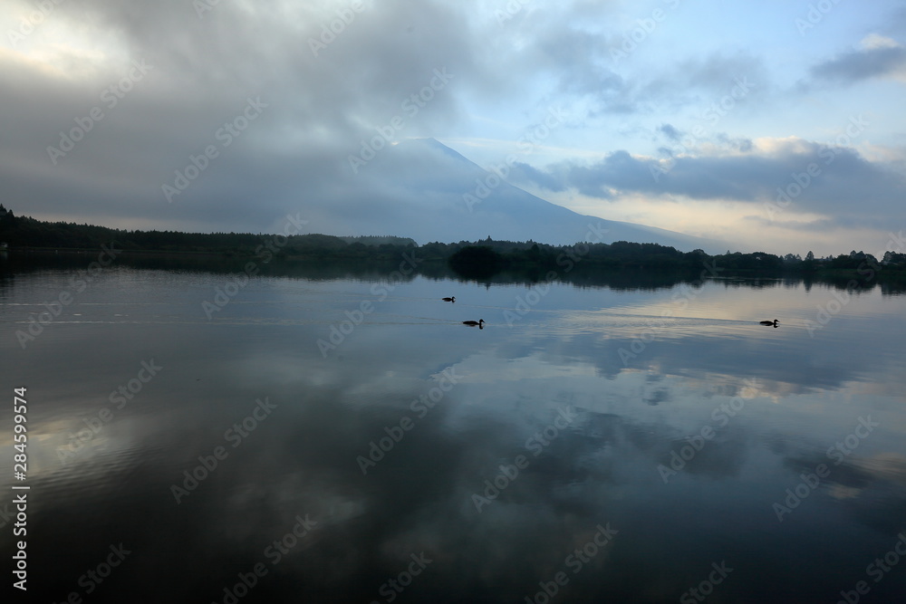 Lake Tanukiko of the morning
