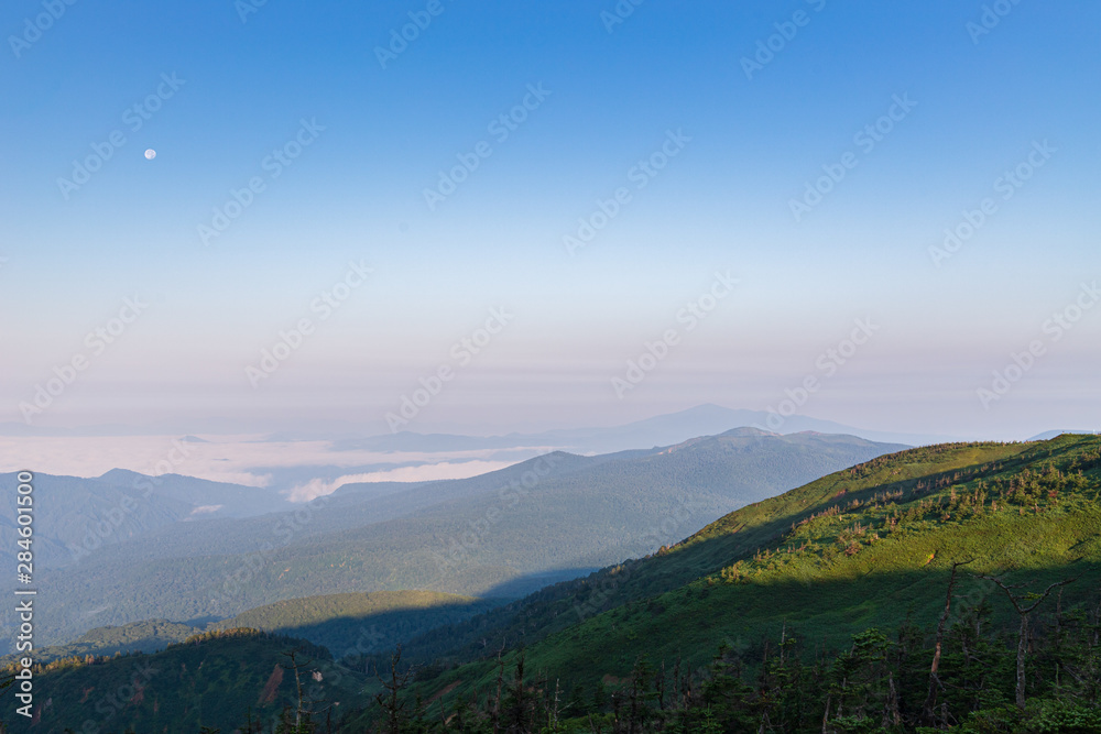 Obraz premium Hachimantai in the early summer morning