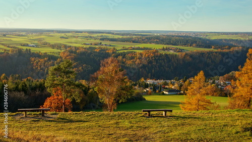 bunte Herbstlandschaft bei Wildberg im Nordschwarzwald
