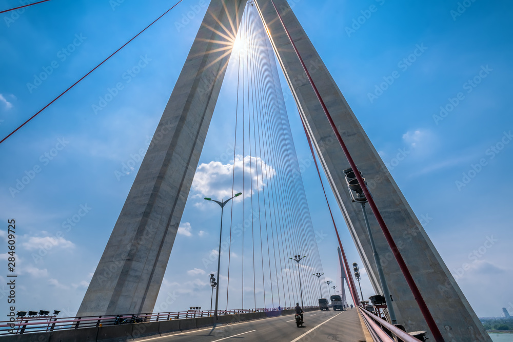 Obraz premium Can Tho bridge cable traffic stays on the Mekong River in the morning connecting traffic between Vinh Long and Can Tho, Vietnam