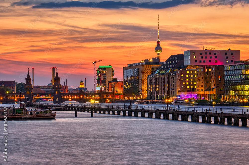 Beautiful sunset at the river Spree in Berlin, Germany - obrazy, fototapety, plakaty 