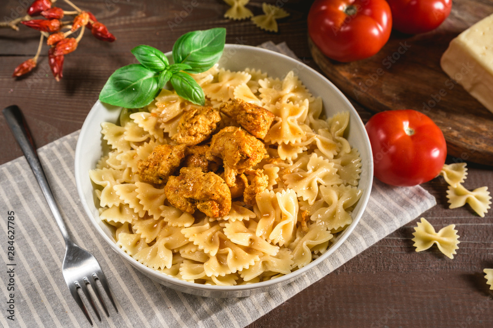 Farfalle pasta with chicken and cheese