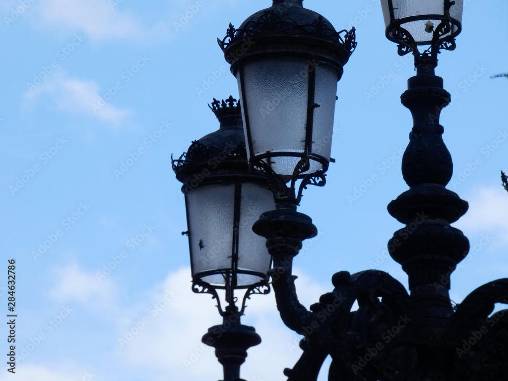 Lámpara clásica de hierro de la ciudad de Logroño, Lámpara antigua
