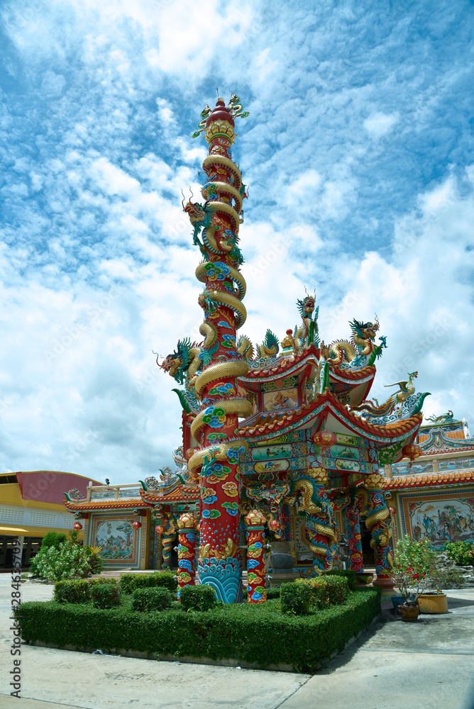 Obraz premium chinesisches Gotteshaus in Ubon, Thailand