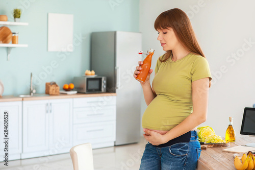 Beautiful pregnant woman dr...