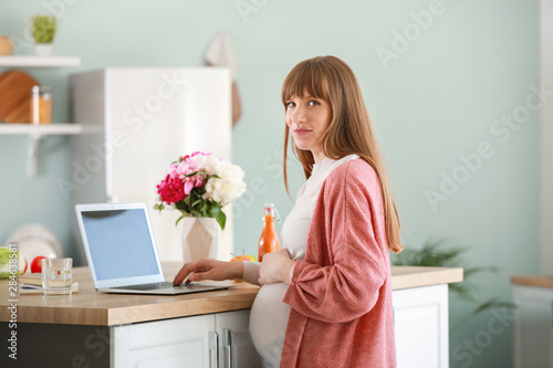 Beautiful pregnant woman wi...