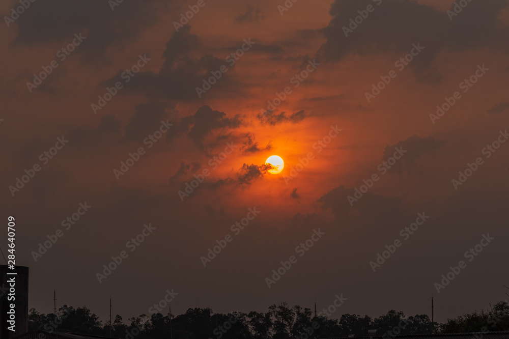 Obraz premium The southern sunset in reddish tones 12