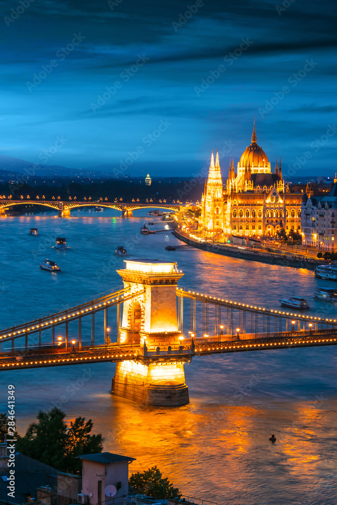Fototapeta premium View of Budapest by night