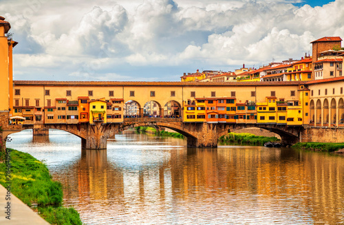 Obraz na płótnie View of medieval stone bridge Ponte Vecchio over Arno river in Florence, Tuscany, Italy. Florence cityscape. Florence architecture and landmark. w salonie
