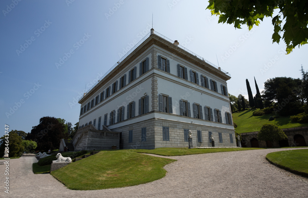 Obraz premium BELLAGIO, ITALY, JUNE 19, 2019 - View of Villa Melzi and the Gardens in the village of Bellagio on Como lake, Italy