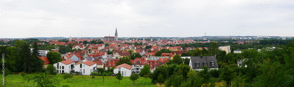 Regensburg, Deutschland: Panorama über die Stadt