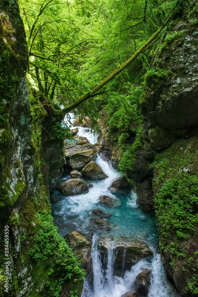 Soca Wasserfall in der Tolmin Schlucht in Slovenien