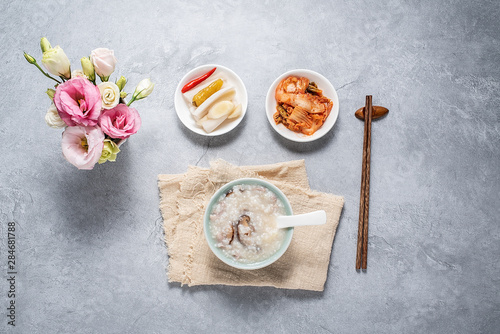 Fototapeta Naklejka Na Ścianę i Meble -  A bowl of shiitake mushroom lean porridge and sour cabbage sour radish