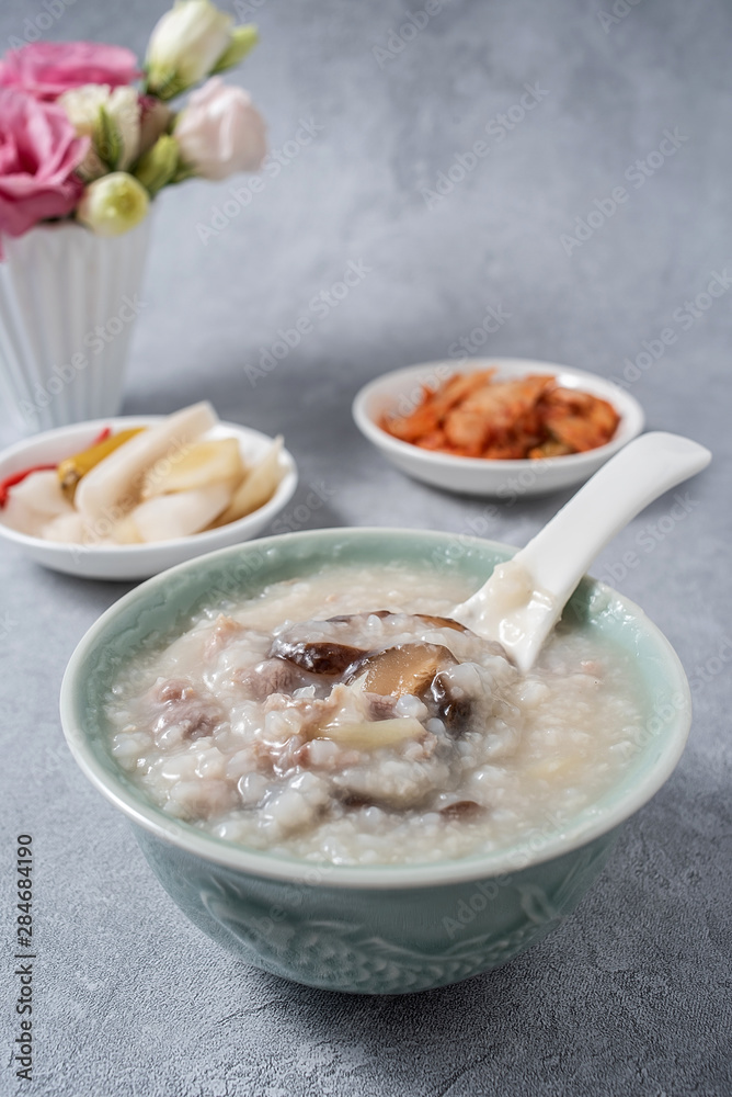 A bowl of shiitake mushroom lean porridge and sour cabbage sour radish A bowl of shiitake mushroom lean porridge and sour cabbage sour radish