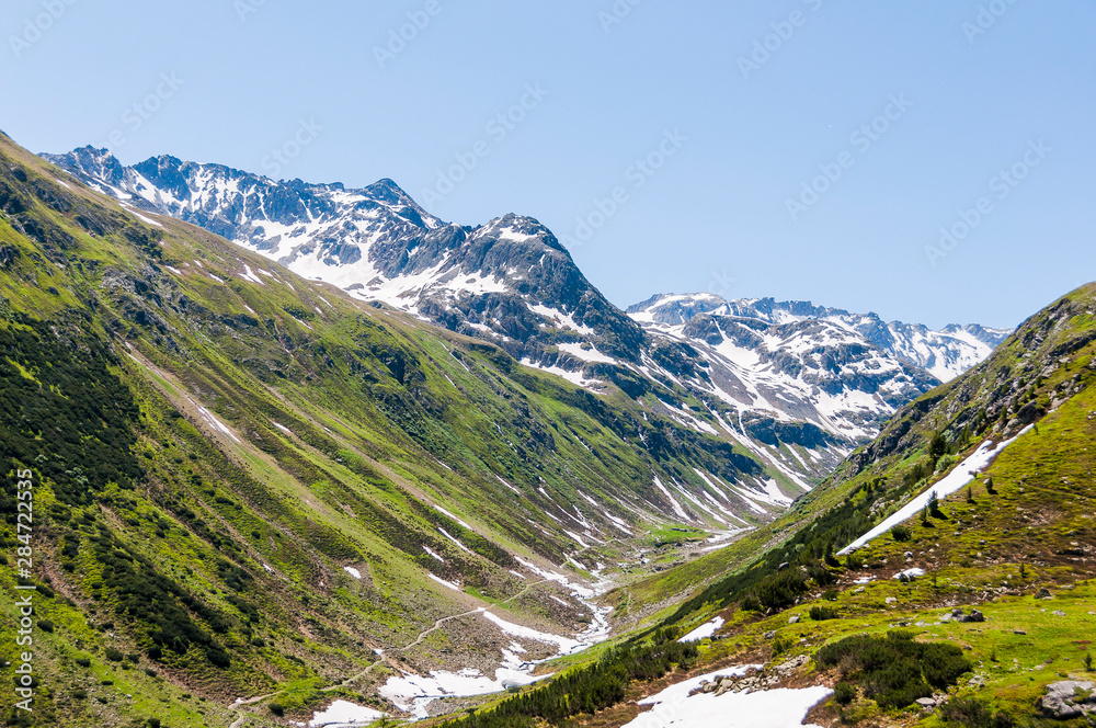 Flüela, Flüelatal, Flüelapass, Passstrasse, Alpen, Bergstrasse, Schneeschmelze, Engadin, Graubünden, Sommer, Schweiz Flüela, Flüelatal, Flüelapass, Passstrasse, Alpen, Bergstrasse, Schneeschmelze, Engadin, Graubünden, Sommer, Schweiz