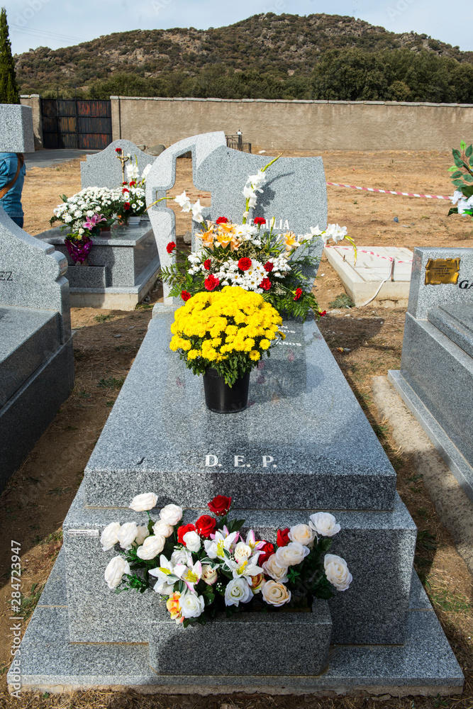 LAPIDA CEMENTERIO TUMBA Stock Photo Adobe Stock