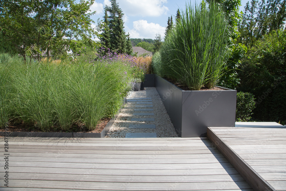 Moderne Garten und Terrassengestaltung im Materialmix Terrassen aus