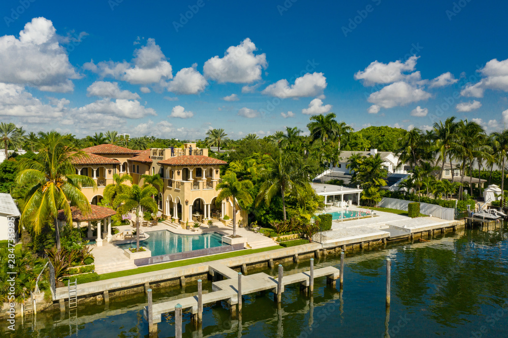 Fototapeta premium Luxury Miami Beach real estate aerial photography